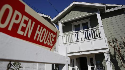 Mortgage applications rise 1.3% but buyers pull back